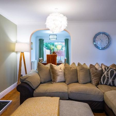 Beautiful House In South Cambridge, 14-Min Drive To The City Centre, Free Parking, No Sofabeds, Sleeps 6 Dış mekan fotoğraf