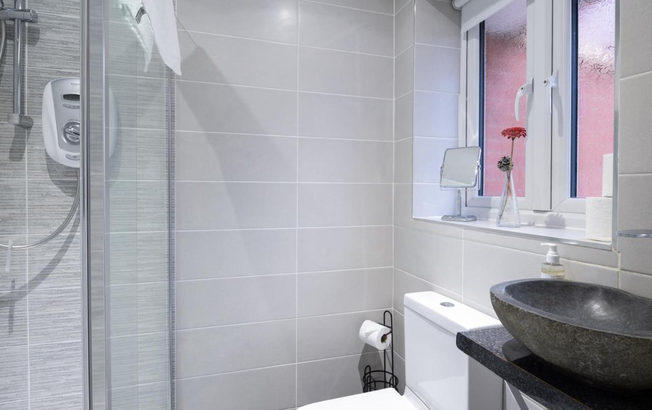 Beautiful House In South Cambridge, 14-Min Drive To The City Centre, Free Parking, No Sofabeds, Sleeps 6 Dış mekan fotoğraf