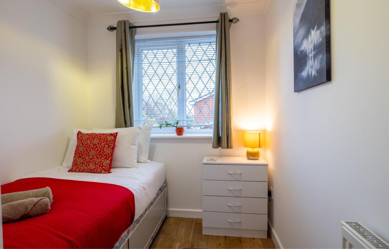 Beautiful House In South Cambridge, 14-Min Drive To The City Centre, Free Parking, No Sofabeds, Sleeps 6 Dış mekan fotoğraf