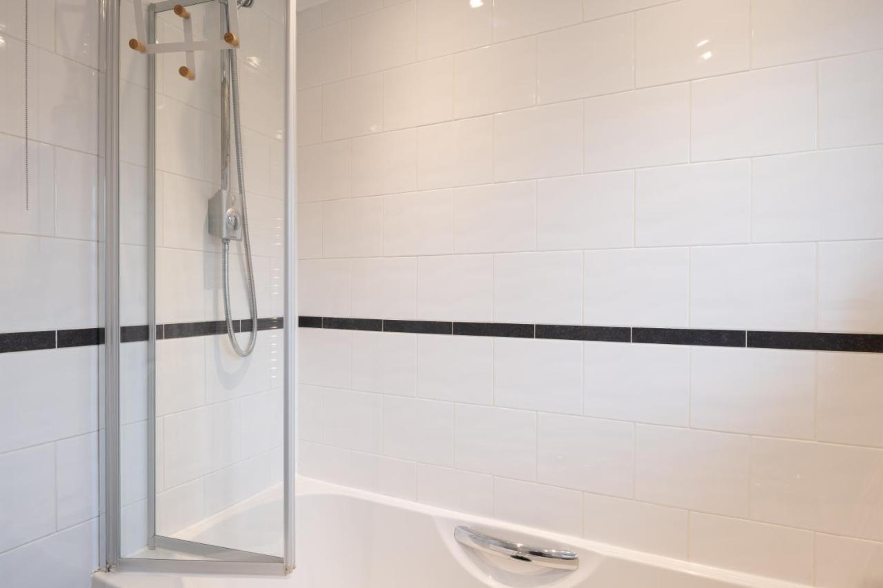 Beautiful House In South Cambridge, 14-Min Drive To The City Centre, Free Parking, No Sofabeds, Sleeps 6 Dış mekan fotoğraf