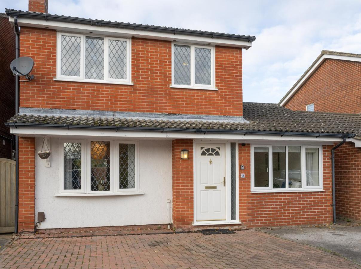 Beautiful House In South Cambridge, 14-Min Drive To The City Centre, Free Parking, No Sofabeds, Sleeps 6 Dış mekan fotoğraf