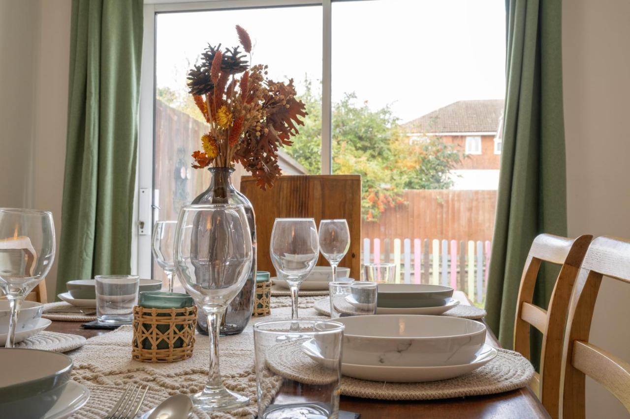 Beautiful House In South Cambridge, 14-Min Drive To The City Centre, Free Parking, No Sofabeds, Sleeps 6 Dış mekan fotoğraf