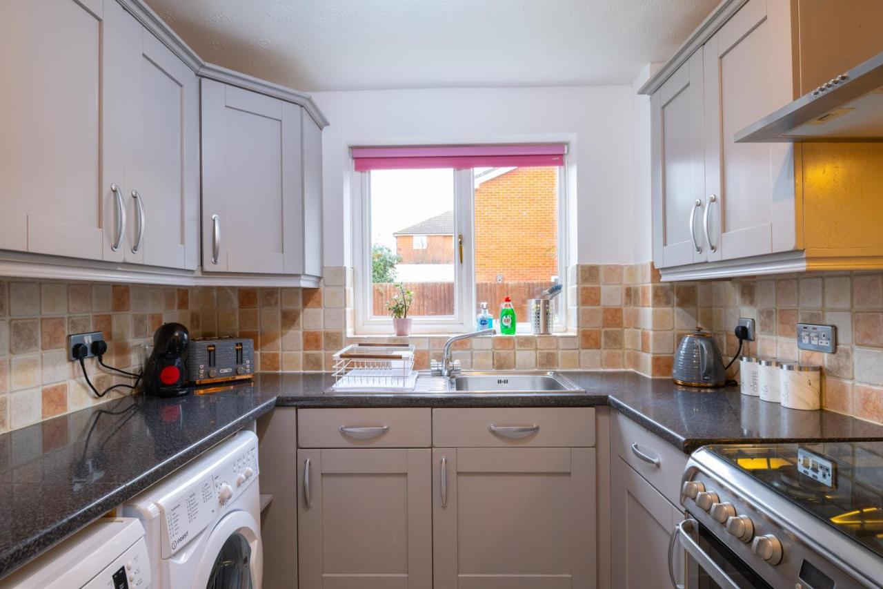 Beautiful House In South Cambridge, 14-Min Drive To The City Centre, Free Parking, No Sofabeds, Sleeps 6 Dış mekan fotoğraf