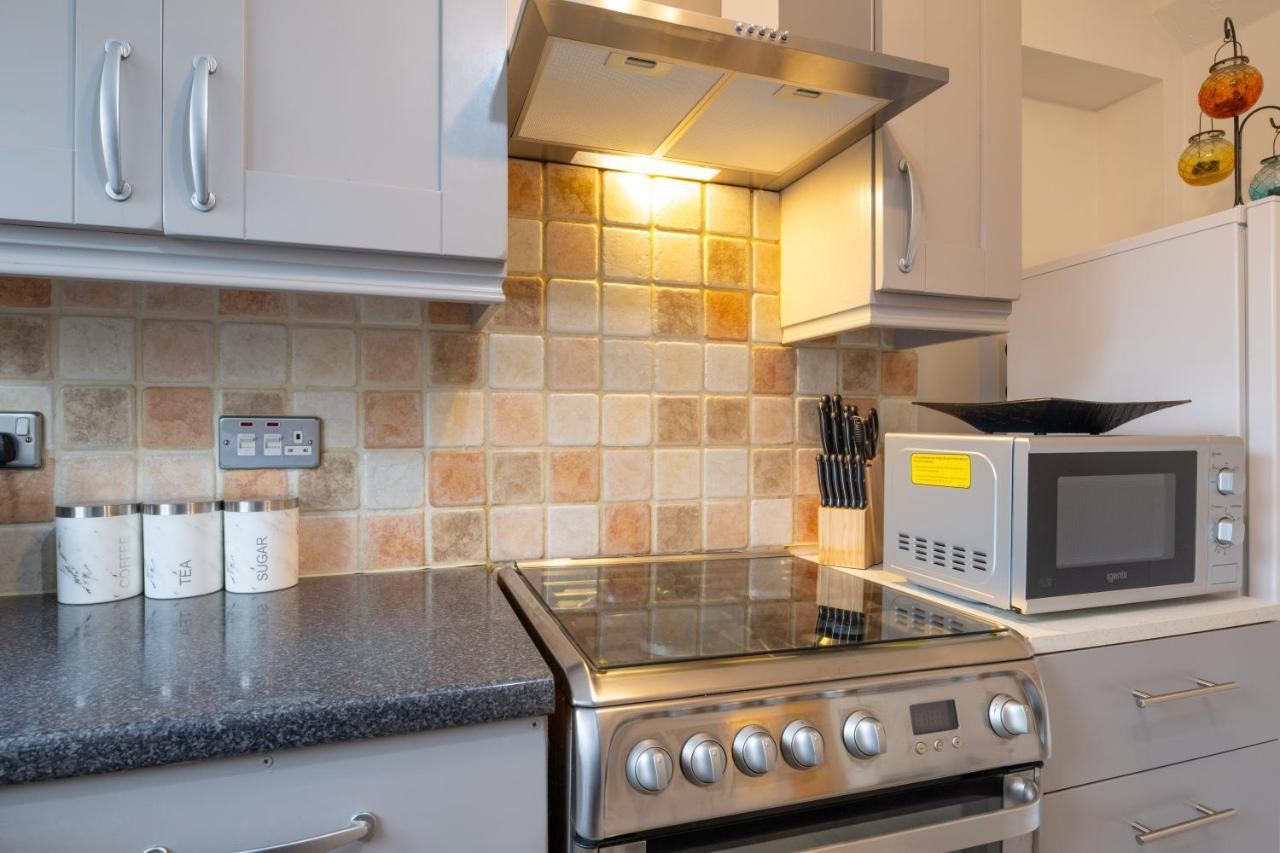 Beautiful House In South Cambridge, 14-Min Drive To The City Centre, Free Parking, No Sofabeds, Sleeps 6 Dış mekan fotoğraf