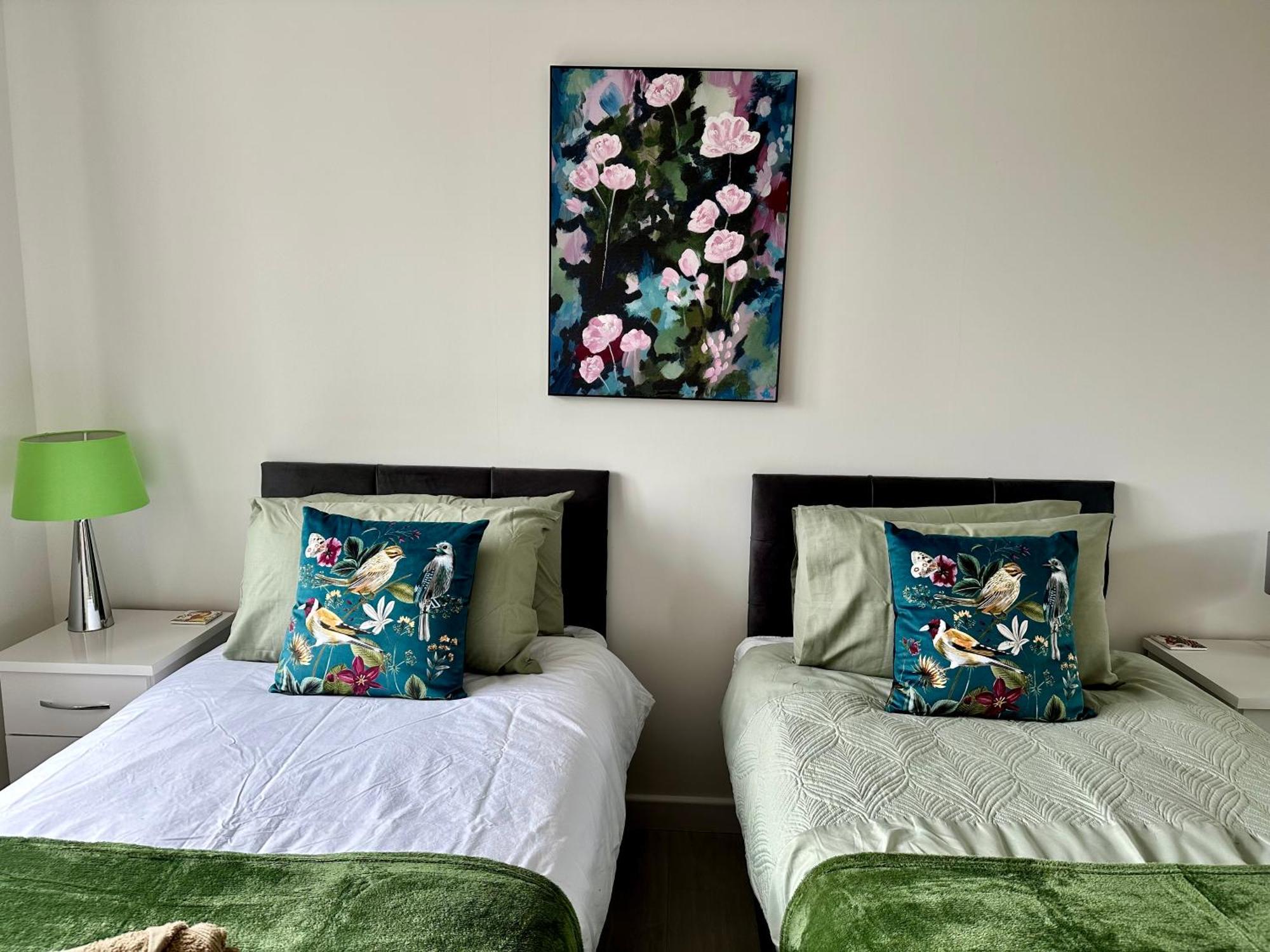 Beautiful House In South Cambridge, 14-Min Drive To The City Centre, Free Parking, No Sofabeds, Sleeps 6 Dış mekan fotoğraf